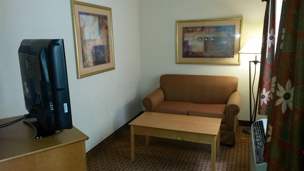 Holiday Inn Express Hotel And Suites Jenks By Ihg Екстер'єр фото