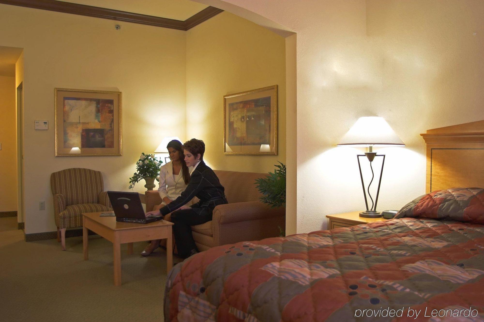 Holiday Inn Express Hotel And Suites Jenks By Ihg Екстер'єр фото